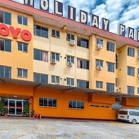 Oyo 89864 Hotel Holiday Park Kota Kinabalu Exteriör bild