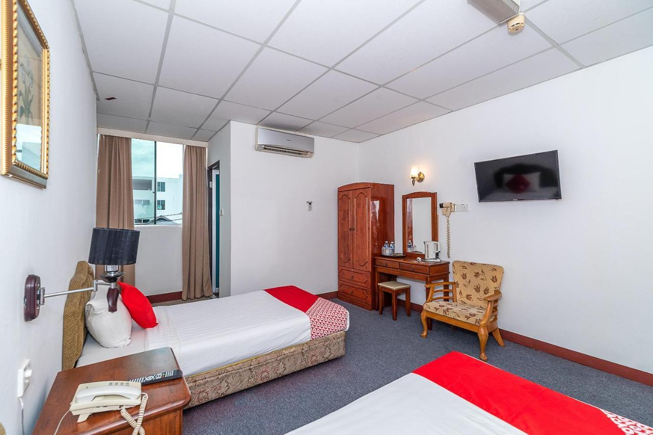Oyo 89864 Hotel Holiday Park Kota Kinabalu Exteriör bild