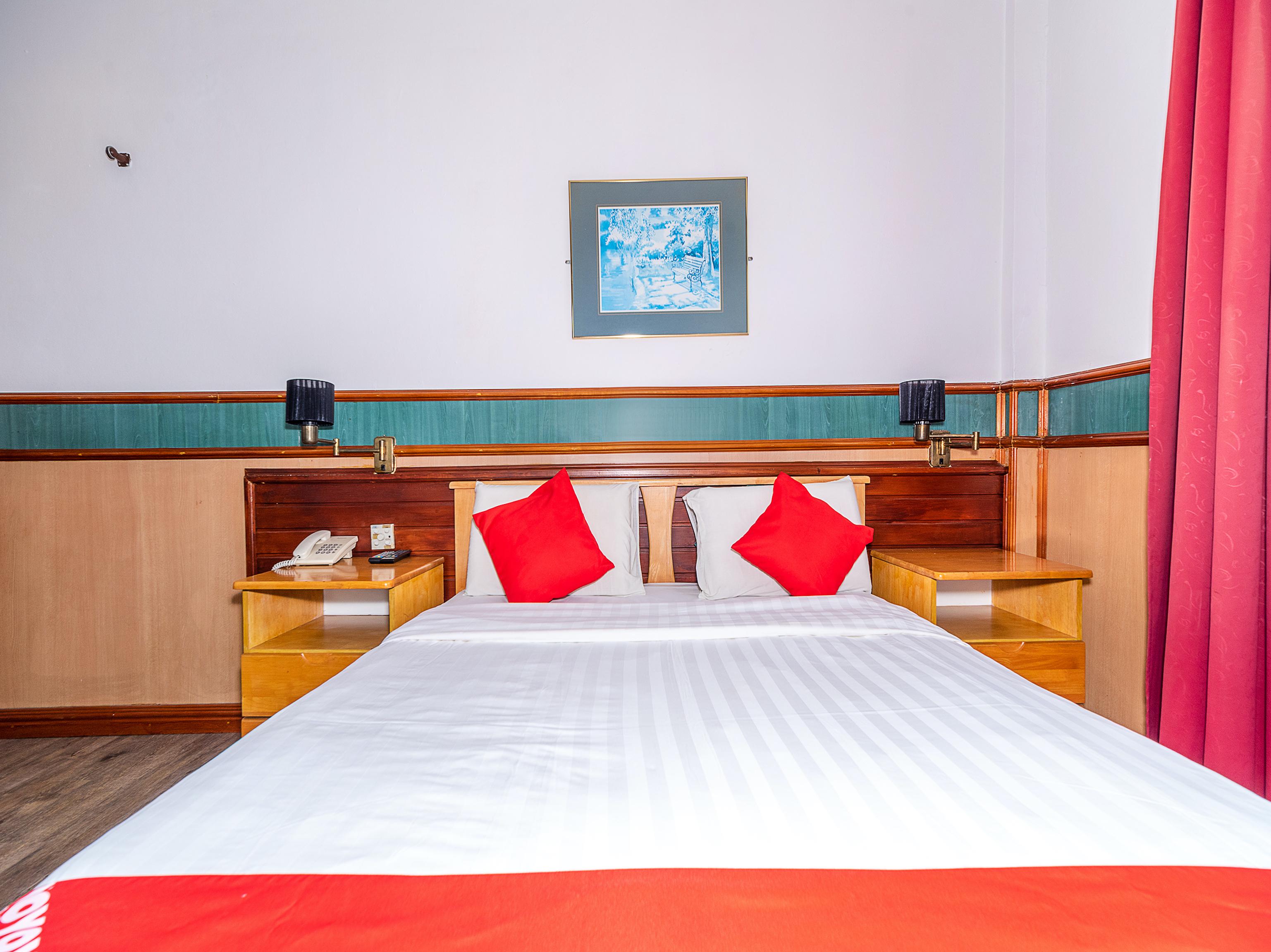 Oyo 89864 Hotel Holiday Park Kota Kinabalu Exteriör bild