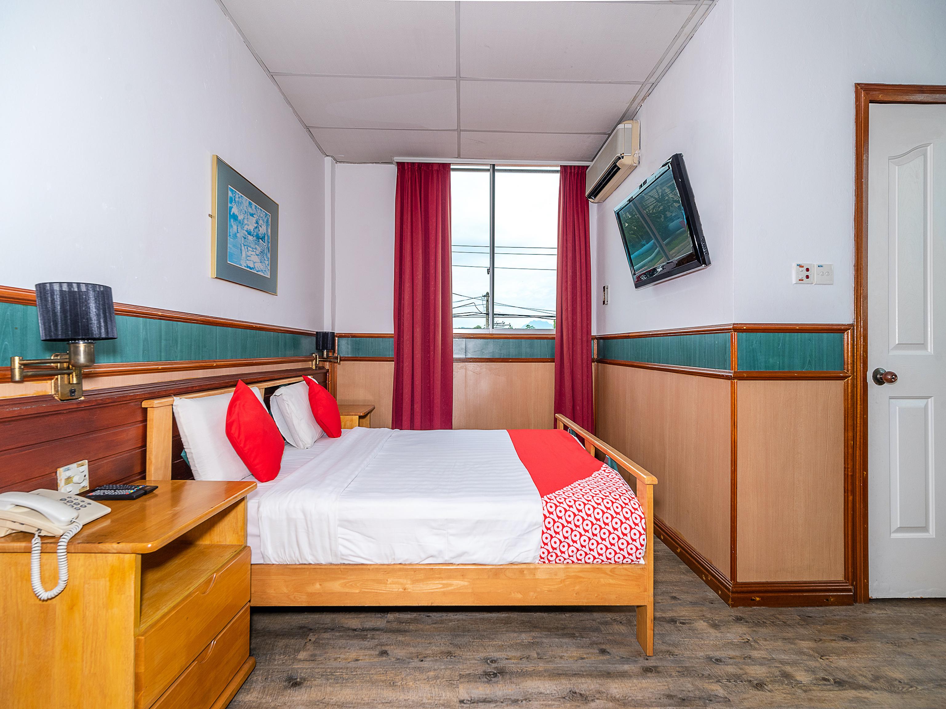 Oyo 89864 Hotel Holiday Park Kota Kinabalu Exteriör bild