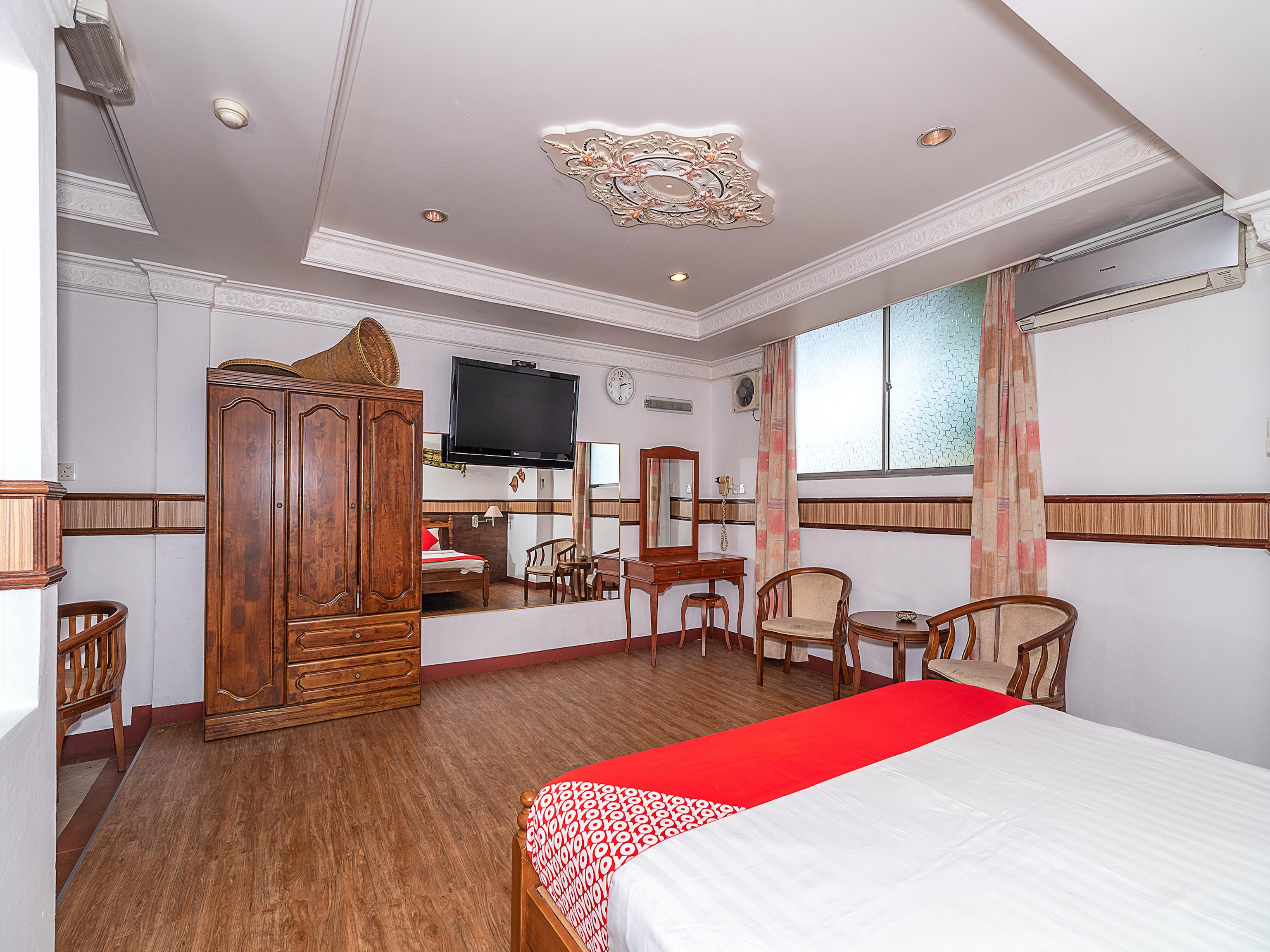 Oyo 89864 Hotel Holiday Park Kota Kinabalu Exteriör bild