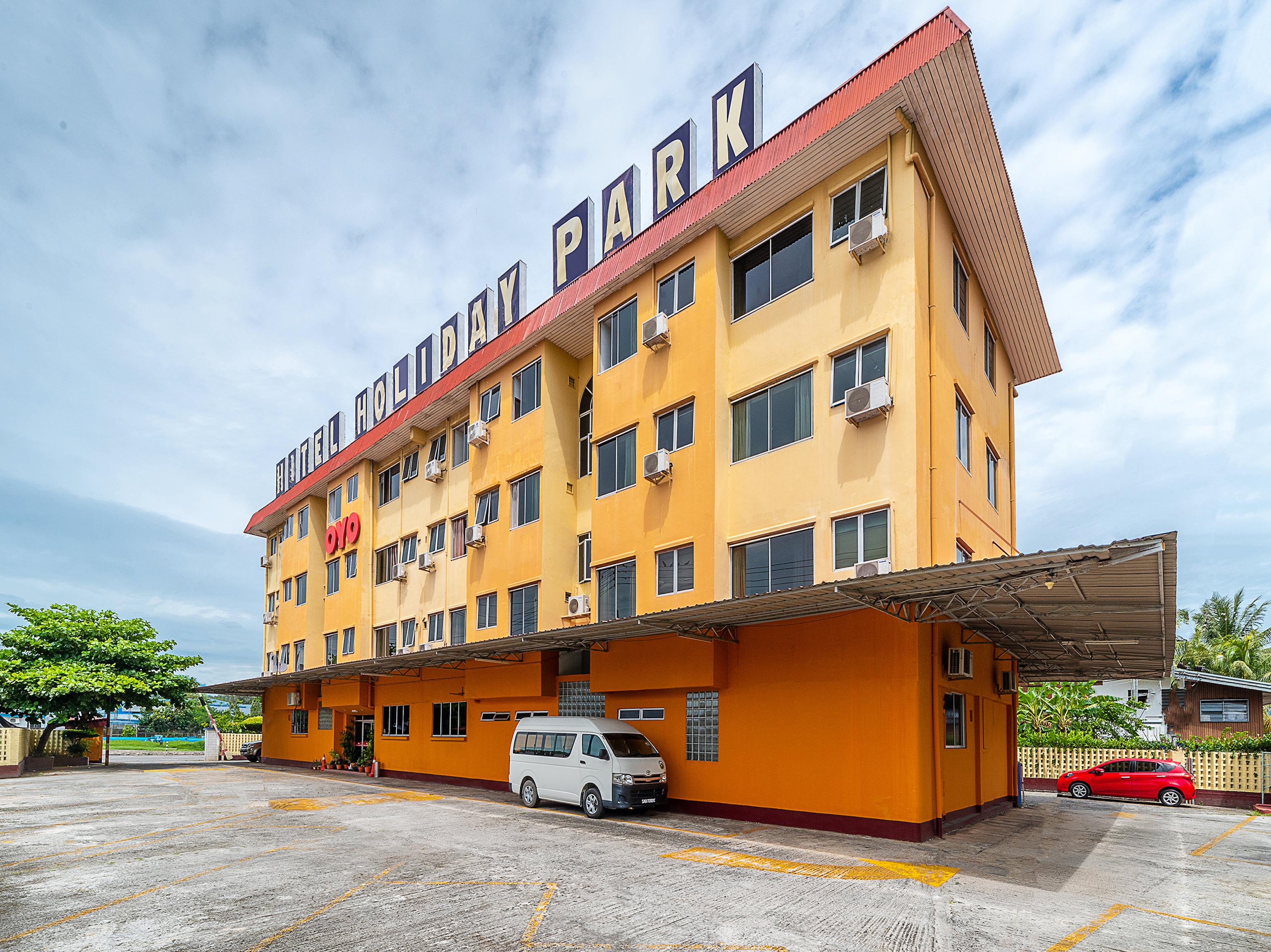 Oyo 89864 Hotel Holiday Park Kota Kinabalu Exteriör bild