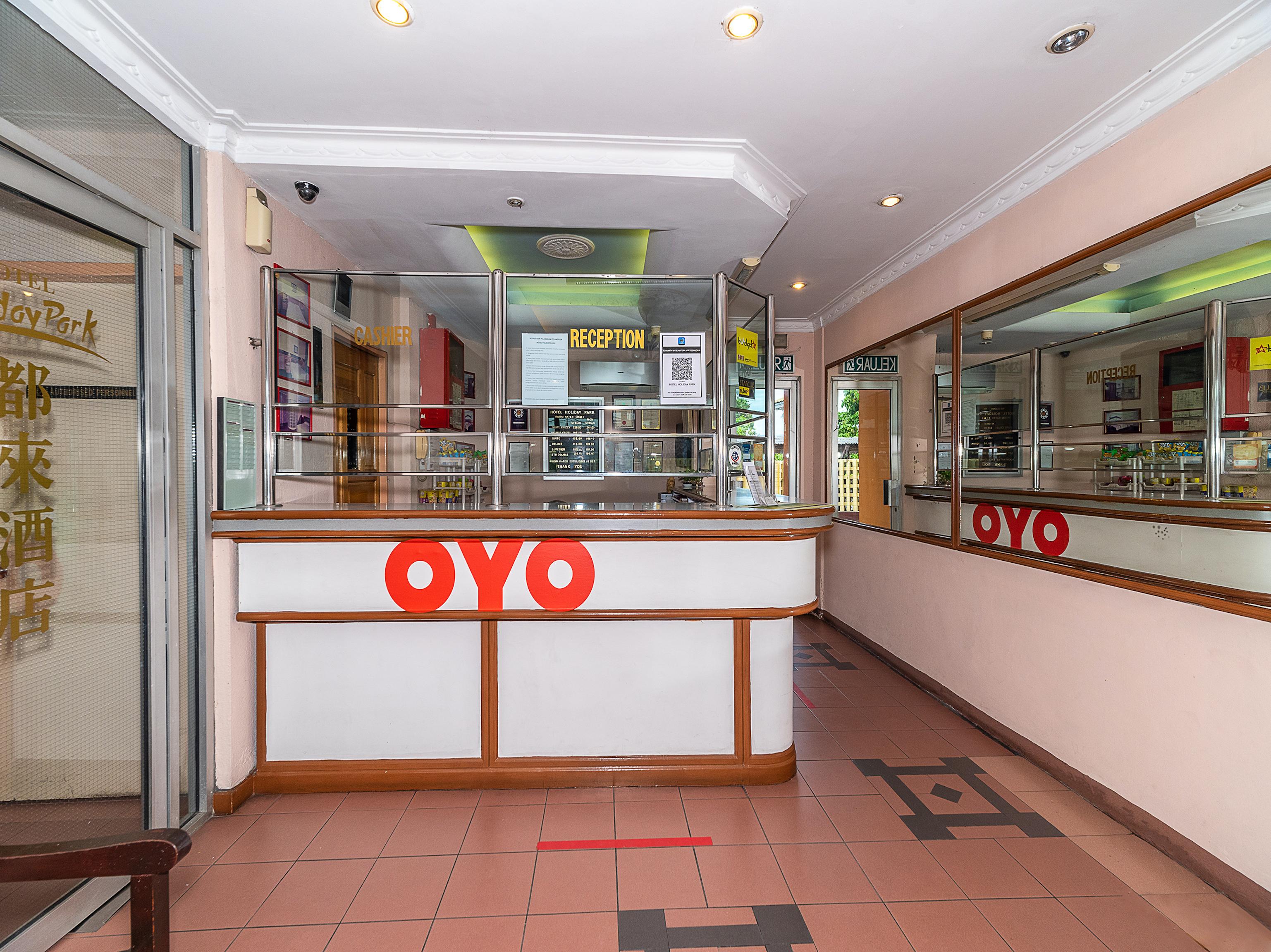 Oyo 89864 Hotel Holiday Park Kota Kinabalu Exteriör bild