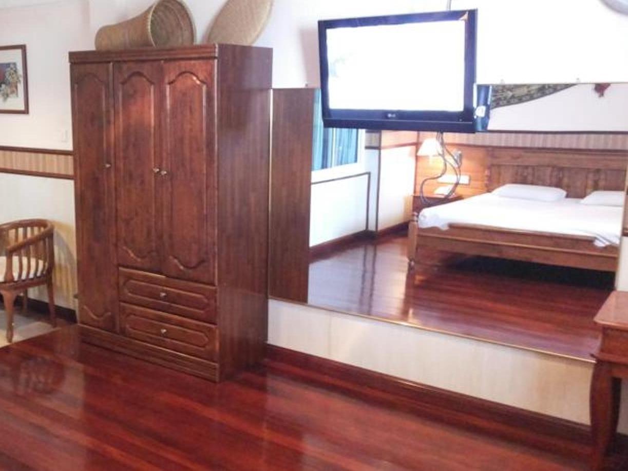 Oyo 89864 Hotel Holiday Park Kota Kinabalu Exteriör bild